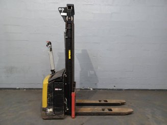 Stacker com condutor a pé Caterpillar NSP12N