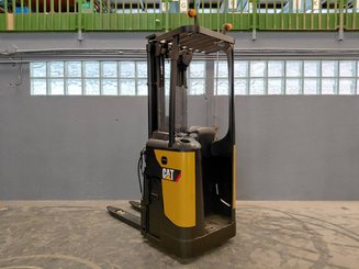 Stacker com condutor transportado Caterpillar NSR16N