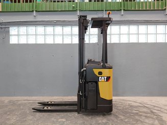 Stacker com condutor transportado Caterpillar NSR16N