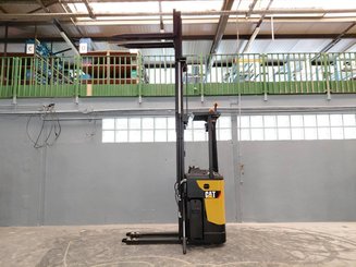 Stacker com condutor transportado Caterpillar NSR16N