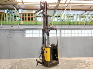 Stacker com condutor transportado Caterpillar NSR16N