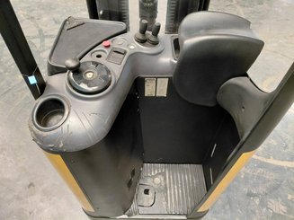 Stacker com condutor transportado Caterpillar NSR16N
