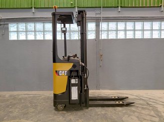 Stacker com condutor transportado Caterpillar NSR16N