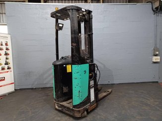 Stacker com condutor transportado Caterpillar NSR16N
