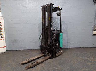 Stacker com condutor transportado Caterpillar NSR16N