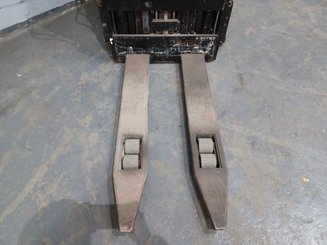 Stacker com condutor transportado Caterpillar NSR16N