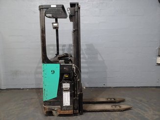 Stacker com condutor transportado Caterpillar NSR16N