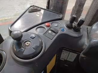 Stacker com condutor transportado Caterpillar NSR16N