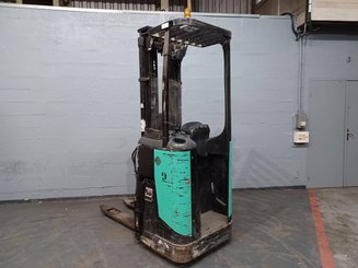 Stacker com condutor transportado Caterpillar NSR16N