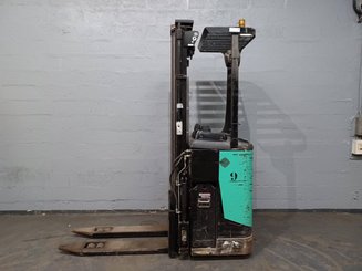 Stacker com condutor transportado Caterpillar NSR16N