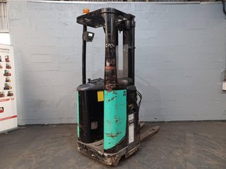 Stacker com condutor transportado Caterpillar NSR16N
