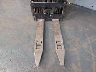 Stacker com condutor transportado Caterpillar NSR16N
