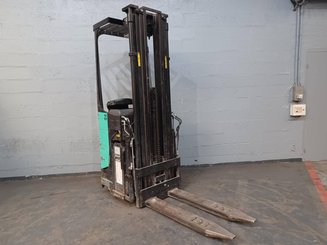 Stacker com condutor transportado Caterpillar NSR16N