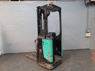 Stacker com condutor transportado Caterpillar NSR16N