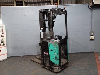 Stacker com condutor transportado Caterpillar NSR20N