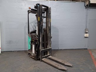 Stacker com condutor transportado Caterpillar NSR20N - 6