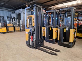 Stacker com condutor transportado Caterpillar NSR16N