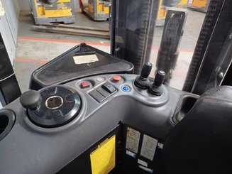 Stacker com condutor transportado Caterpillar NSR16N