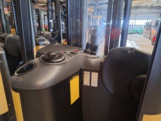 Stacker com condutor transportado Caterpillar NSR16N