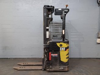 Stacker com condutor transportado Caterpillar NSR20N