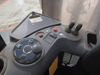 Stacker com condutor transportado Caterpillar NSR20N