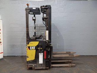 Stacker com condutor transportado Caterpillar NSR20N