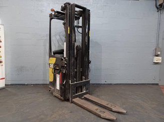 Stacker com condutor transportado Caterpillar NSR20N