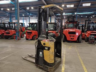 Stacker com condutor transportado Caterpillar NSR16N