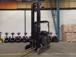 Empilhador retráctil Caterpillar NR14NH