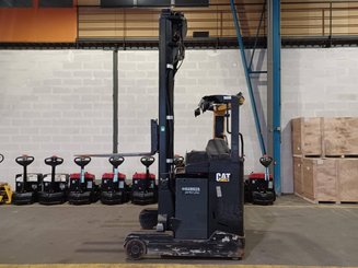 Empilhador retráctil Caterpillar NR14NH