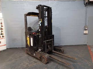 Empilhador retráctil Caterpillar NR16N2