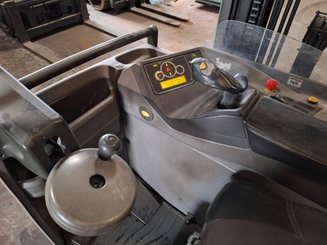 Empilhador retráctil Nissan UHD250DTFVRF480