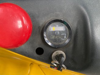 Stacker com condutor a pé Yale Gerbeur accompagnant avec pesage Ravas