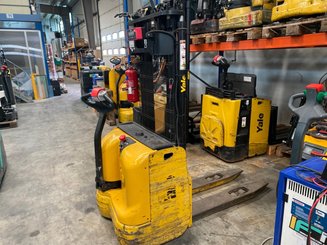 Stacker com condutor a pé Yale Gerbeur accompagnant avec pesage Ravas