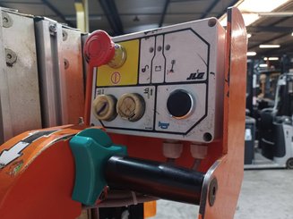 Plataforma com mastro vertical JLG TOUCAN DUO