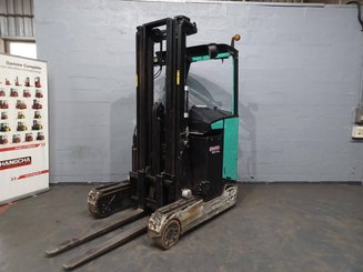 Empilhador retráctil Caterpillar NR16N