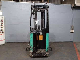 Stacker com condutor transportado Caterpillar NSR16N
