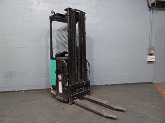 Stacker com condutor transportado Caterpillar NSR16N
