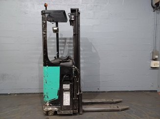 Stacker com condutor transportado Caterpillar NSR16N
