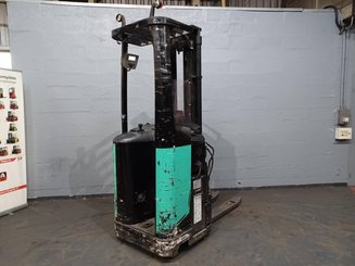 Stacker com condutor transportado Caterpillar NSR16N