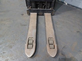 Stacker com condutor a pé Caterpillar NSV16Ni