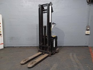 Stacker com condutor a pé Caterpillar NSV16Ni