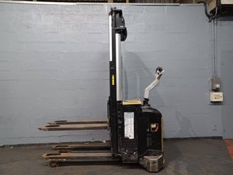 Stacker com condutor a pé Caterpillar NSV16Ni