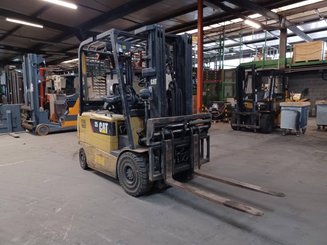 Empilhador de contrapeso 4 rodas Caterpillar EP25K-PAC