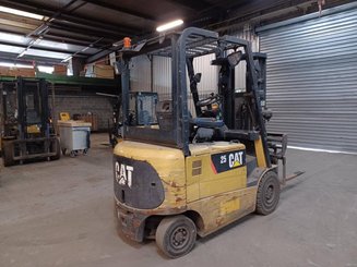 Empilhador de contrapeso 4 rodas Caterpillar EP25K-PAC