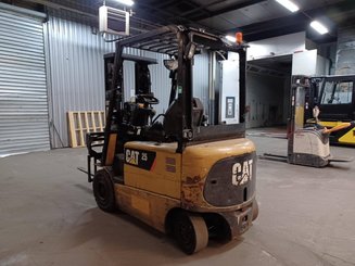 Empilhador de contrapeso 4 rodas Caterpillar EP25K-PAC