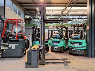 Stacker com condutor a pé Mitsubishi SBP16N2I