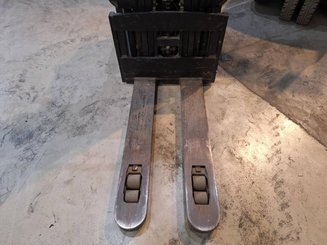 Stacker com condutor a pé Mitsubishi SBP16N2I
