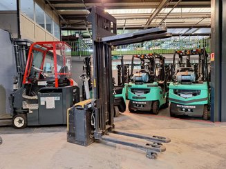 Stacker com condutor a pé Mitsubishi SBP16N2I