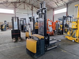 Stacker com condutor a pé Caterpillar NSP16NI